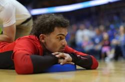 九游娱乐-关于领先优势明显首场状态出色，老鹰观众沸腾！，穆古鲁扎重返赛场上演精彩一战的信息