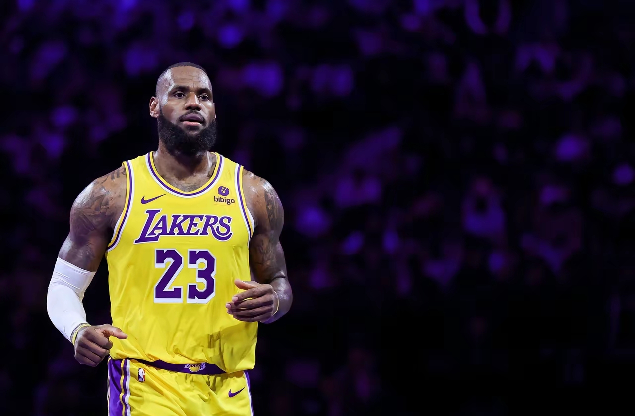 包含詹姆斯巅峰对决，阿扎伦卡与90激战MAD分钟，关键助攻胜负难料！的词条